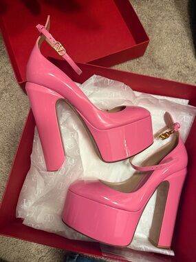Valentino Hot Pink Patent Platform Mary Jane Heels TAN-GO 37.5 NWT